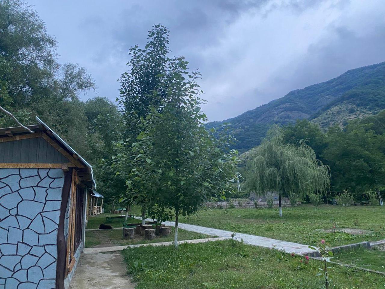 Basuta Guesthouse Kapan Buitenkant foto